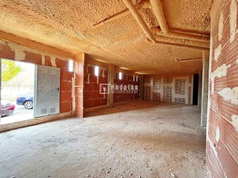 Foto 2b8166a4-d27a-42c5-93fa-82e5894a5b81. Alquiler local comercial nuevo local en alquiler ! próximo al macroproyecto de la playa . en Alovera