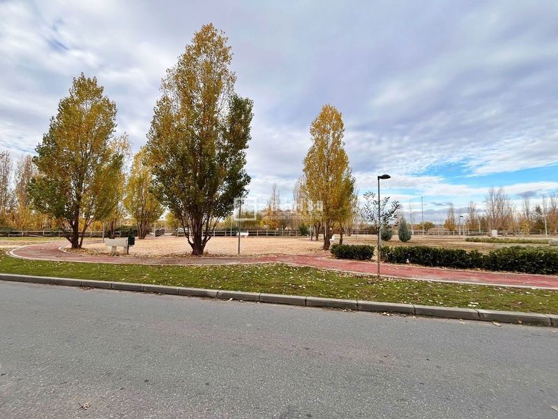 Foto 9067e129-2d62-4005-bcd7-30b4967bdf9f. Alquiler local comercial nuevo local en alquiler ! próximo al macroproyecto de la playa . en Alovera