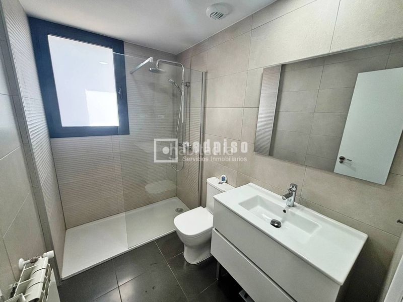 Foto f7e7b935-473f-47be-ad4d-6e5248cf8a33. Pis amb calefacció aparcament a Alovera