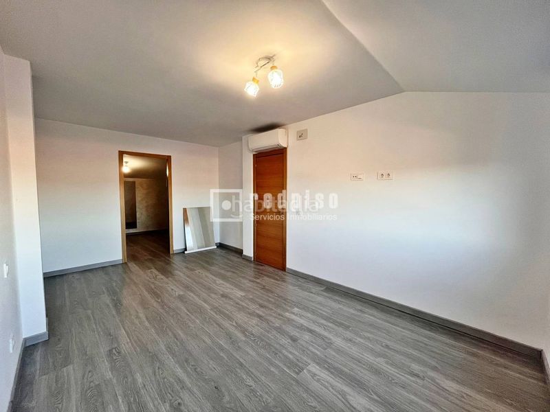 Foto 065e607d-25bc-4583-8be7-a376afd6a8f7. Location chalet avec chauffage parking dans Quer