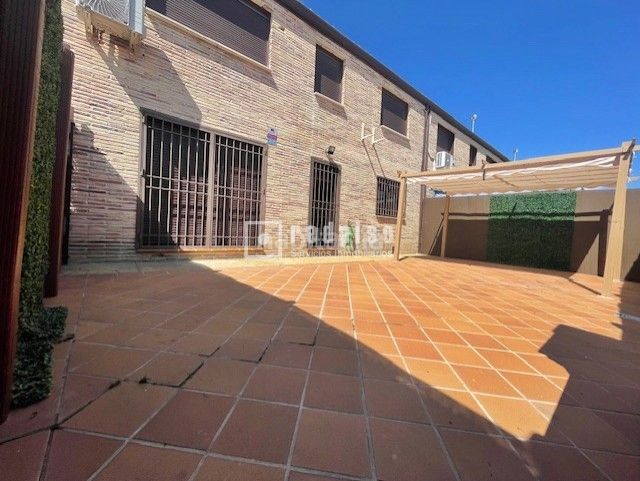 Foto 10a30e65-d6f4-4f4b-872c-9189f49847e8. Location chalet avec chauffage parking dans Quer