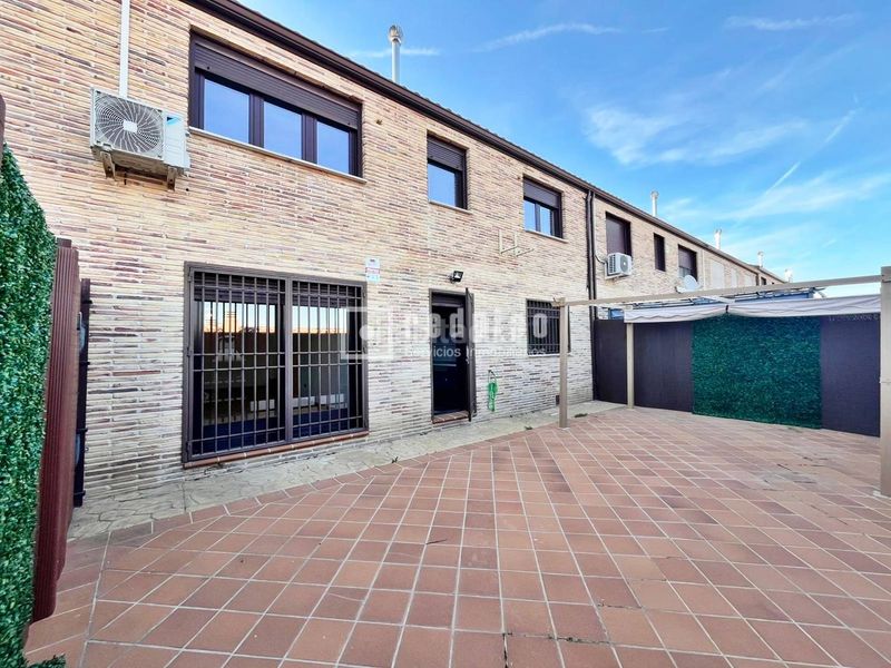 Foto 563468dc-648a-4b1f-92e6-33e788a6bc5a. Location chalet avec chauffage parking dans Quer