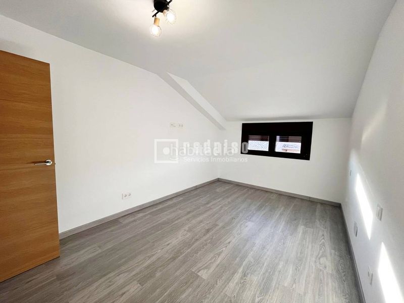 Foto 5d80ce1d-b9d8-4f1e-b5bd-e5cb93928230. Location chalet avec chauffage parking dans Quer