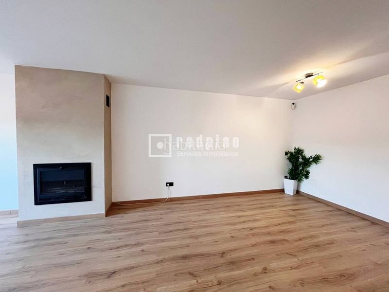 Foto 63fd23cb-fbc1-4cd3-b346-872a8264ff7f. Location chalet avec chauffage parking dans Quer