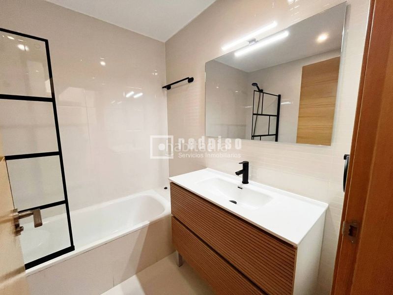 Foto 6d2c3c67-e83b-4148-8251-d7ea034d0d15. Location chalet avec chauffage parking dans Quer