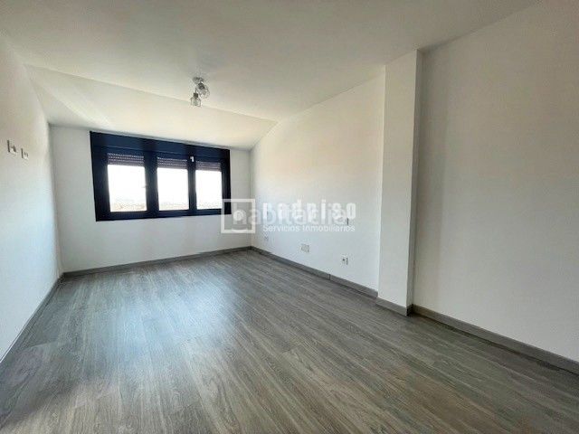 Foto 8e250ffc-5042-42a8-b619-41f44663fd90. Location chalet avec chauffage parking dans Quer