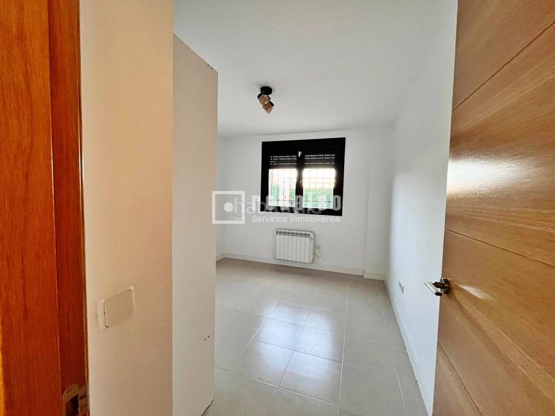 Foto b7f36a2c-6704-4302-a437-3ac5c5259643. Location chalet avec chauffage parking dans Quer