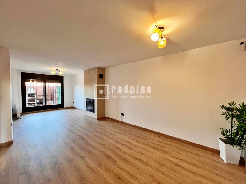 Foto ecf58686-0272-4f12-a97a-c2a66803d6c0. Location chalet avec chauffage parking dans Quer