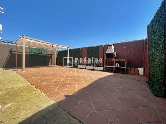 Foto f9070ba5-49c3-46b0-b172-a0a1af083730. Location chalet avec chauffage parking dans Quer