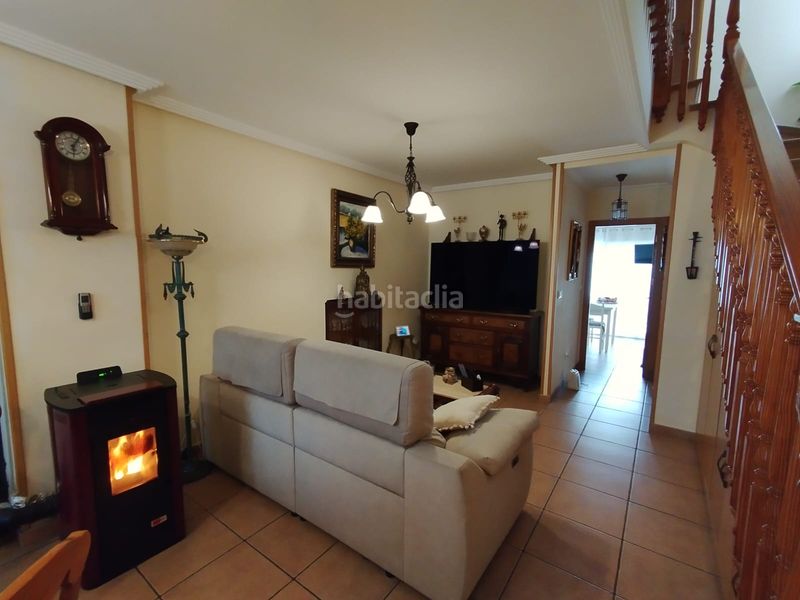 Foto e628d099-033c-4d70-874c-f6ff7e89e592. Casa adossada amb aparcament a Aigües