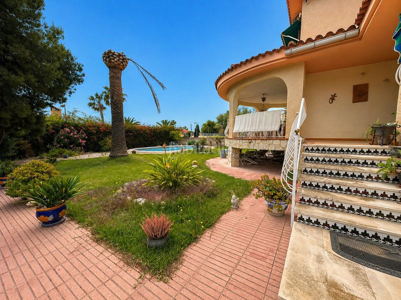 Foto 1448bd27-f127-4833-99a0-b9035b34c7b0. Xalet amb xemeneia aparcament piscina a La Huerta Mutxamel