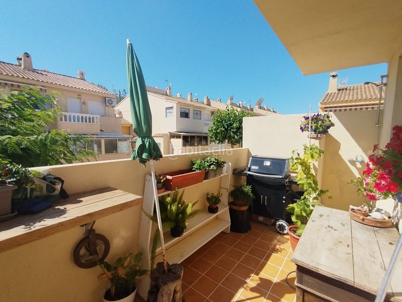 Foto b7a0f6bd-88de-4f8f-8794-f046f25b3422. Pis amb xemeneia piscina a Pueblo Acantilado-Lanuza Campello (el)