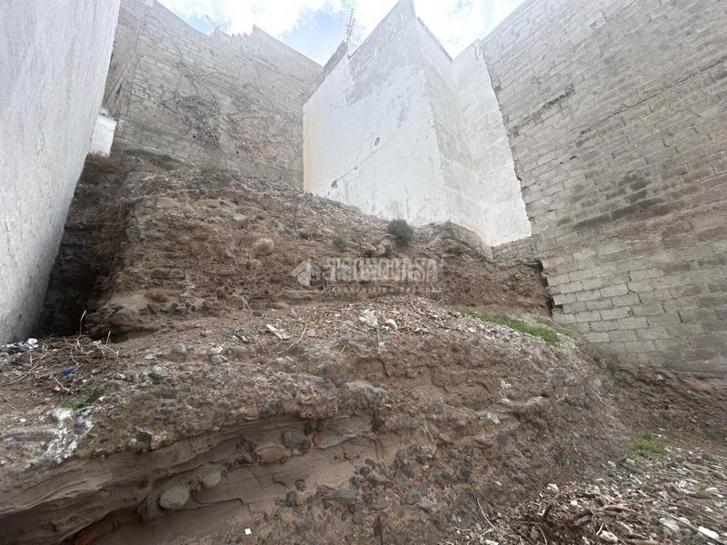 Foto b87b17ff-19e7-439d-8b42-384d6f297028. Terreny residencial a Carretera del Centro Palmas de Gran Canaria (Las)