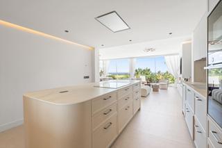 Appartement à Los Naranjos. Exclusiva propiedad de 3 dormitorios con vistas al mar en el cor