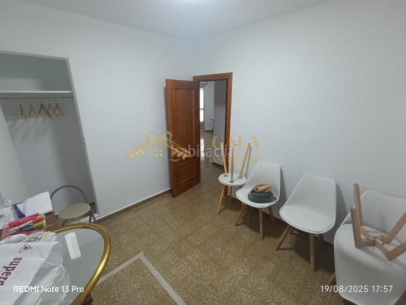 Foto f3a3df57-85ef-40a0-aa07-d0b0c35bc712. Rent flat with parking in Centro Cáceres