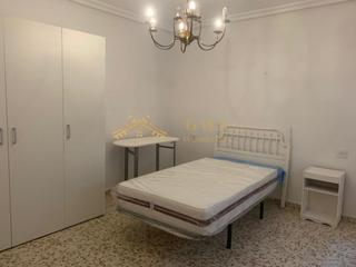 Lloguer Pis en Centro. Alquiler estudiantes piso 4 habitaciones zona centro cruz caidos