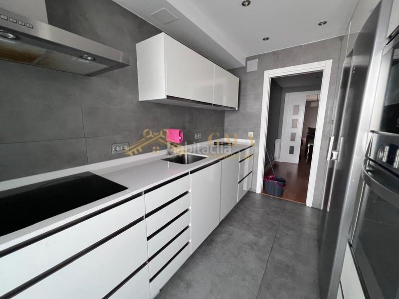 Foto ee6ced7c-91ec-4a13-bc8f-ea3e7ba0ac8f. Affitto appartamento con parcheggio in Ruta de la Plata Cáceres