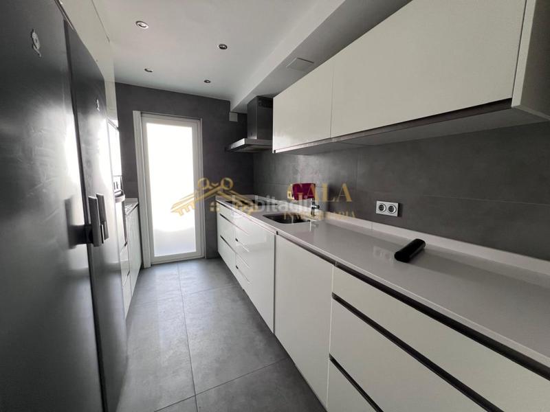 Foto 170189aa-4b1f-4692-ac85-38d5d555ca48. Alquiler piso alquiler piso 4 habitaciones zona Ruta de la Plata en Cáceres