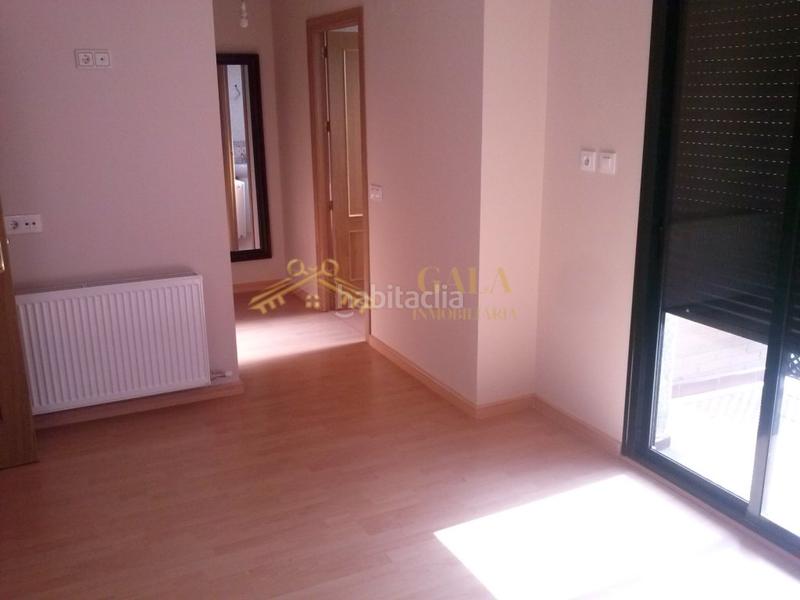 Foto 4d9d9d63-fbf1-4b9e-be05-43764c16170a. Casa a schiera con parcheggio in Montesol - Mejostilla Cáceres