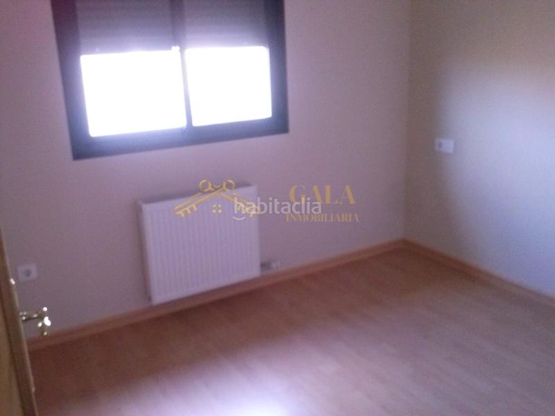 Foto f41d58cc-6c85-4dcf-8e81-3c38546e1be9. Casa a schiera con parcheggio in Montesol - Mejostilla Cáceres