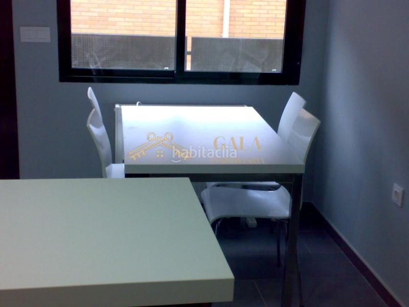 Foto fcd39415-77c0-42e6-9bac-d69a8284b078. Casa a schiera con parcheggio in Montesol - Mejostilla Cáceres