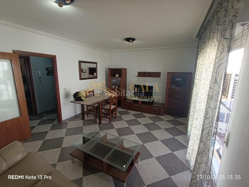 Foto 8e4e88c5-ce93-4d12-8f00-5baf170a9b64. Alquiler piso alquiler piso 4 habitaciones zona san blas caceres en Cáceres