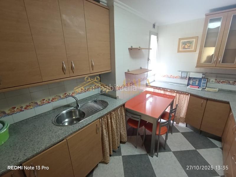 Foto c1b4d63f-14ef-49cf-b384-8160cb629dcc. Alquiler piso alquiler piso 4 habitaciones zona san blas caceres en Cáceres