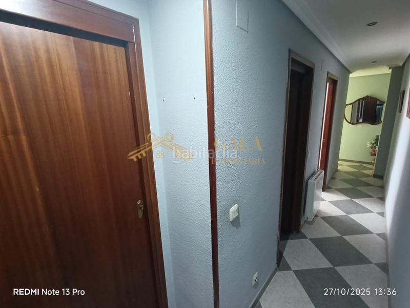 Foto f8362029-02da-4b9f-8c99-e402c0704b3a. Rent flat with parking in Casco Antiguo Cáceres