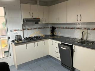 Miete Etagenwohnung in Casco Antiguo. Alquiler piso 4 dormitorios zona centro