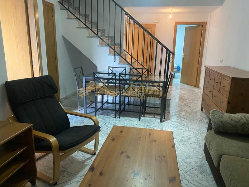 Foto 000d4481-482b-43f0-8ce8-d9956b8336d0. Casa pareada venta vivienda adosada en zona mejostilla 4 habitaciones en Cáceres