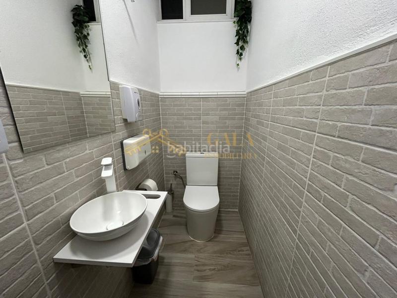 Foto 306d2e20-d639-4289-9140-79f2c584feb3. Alquiler local comercial alquiler oficina reformada zona nuevo en Cáceres