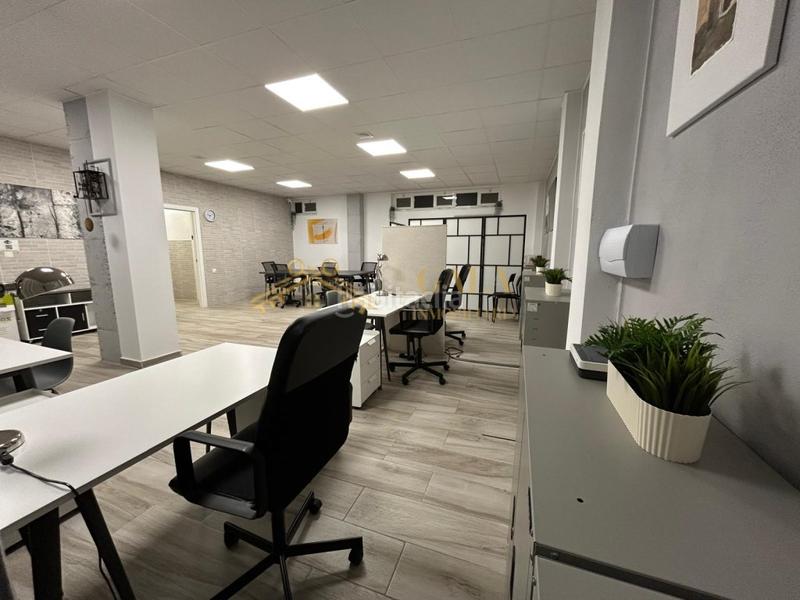 Foto b3c857be-56e9-44b6-b599-7d2bd6b3ed40. Alquiler local comercial alquiler oficina reformada zona nuevo en Cáceres