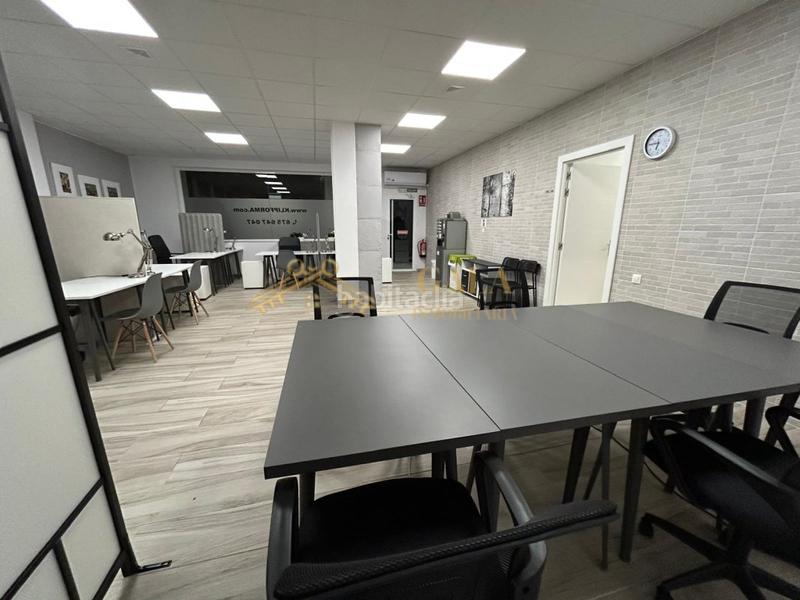 Foto ce395282-ffc0-45f4-a928-536f767996f6. Alquiler local comercial alquiler oficina reformada zona nuevo en Cáceres