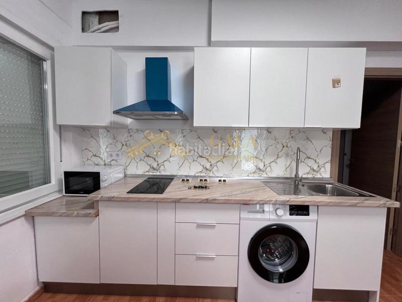 Foto d02c07c8-4258-49a1-94dc-82a67e6587d0. Alquiler apartamento alquiler apartamento 1 dormitorio zona centro en Cáceres