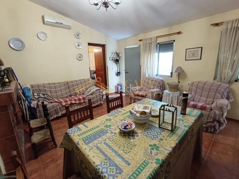 Foto f4ec2d58-ce89-4c3b-af5f-19253a980a7d. Country house with parking in Campus Universitario Cáceres