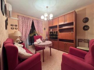 Affitto Piccolo appartamento in Casco Antiguo. Alquiler apartamento 2 habitaciones zona plaza italia