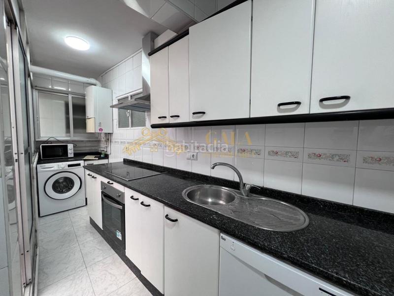 Foto e493756d-6b88-4f93-9fcd-debac1aa7c2d. Alquiler piso alquiler piso 4 habitaciones zona antonio hurtado en Cáceres