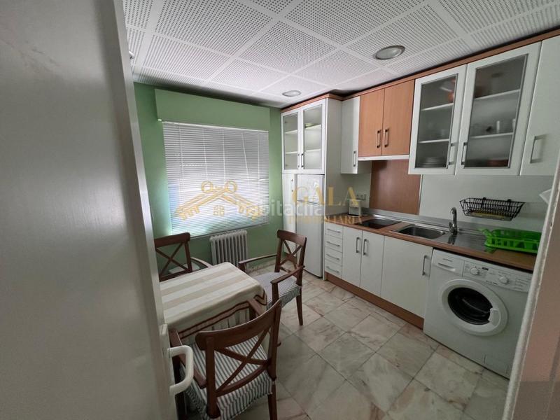 Foto 64708201-7b6f-4941-b33e-454f2de3f7da. Lloguer apartament amb aparcament a Centro Cáceres