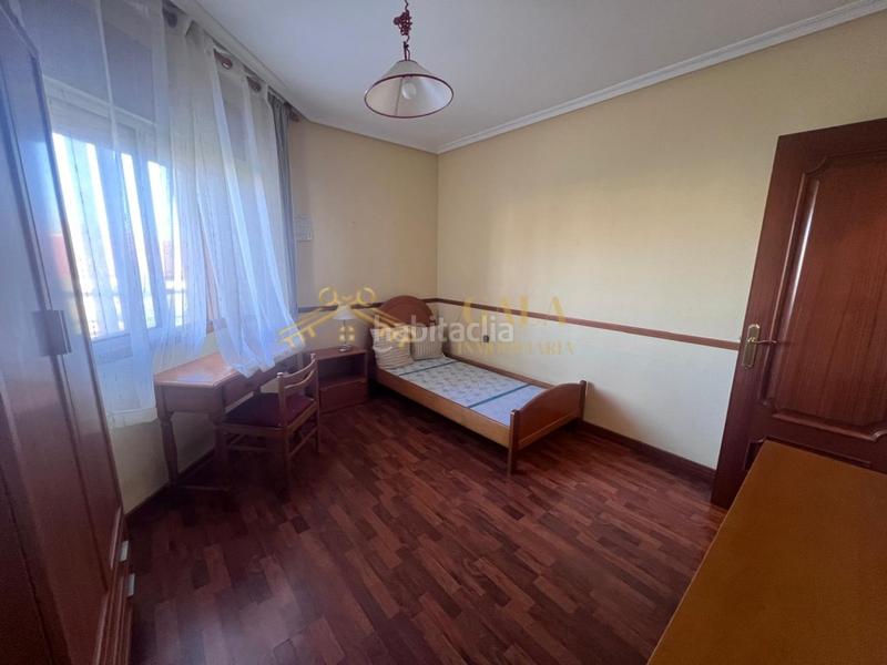 Foto 0f69a36b-95b7-43e6-a71f-02d41f0f0460. Piso venta piso 4 habitaciones zona Centro gala inmobiliaria en Cáceres
