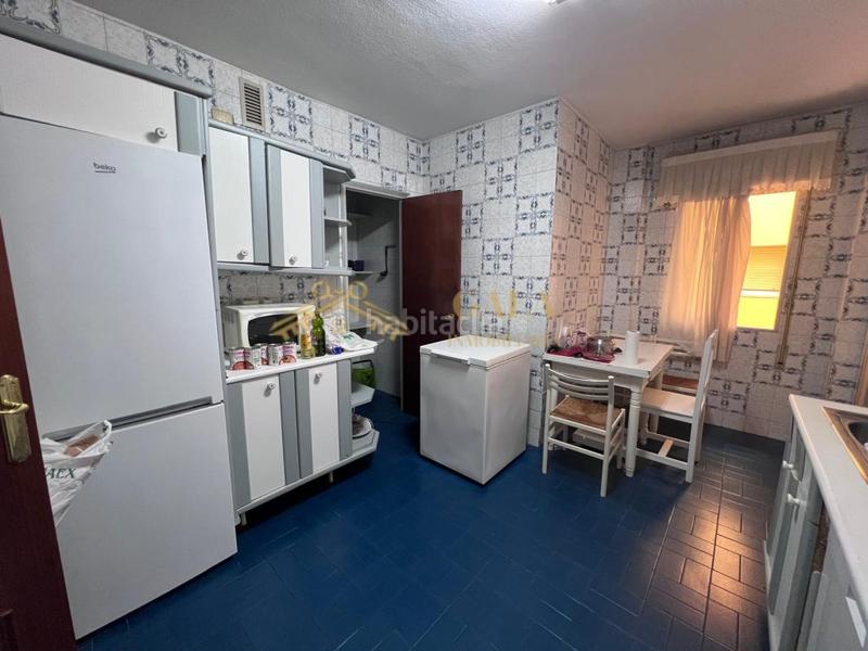 Foto 3ff05389-f2d1-461d-81d6-87d5c85c7a5a. Piso venta piso 4 habitaciones zona Centro gala inmobiliaria en Cáceres
