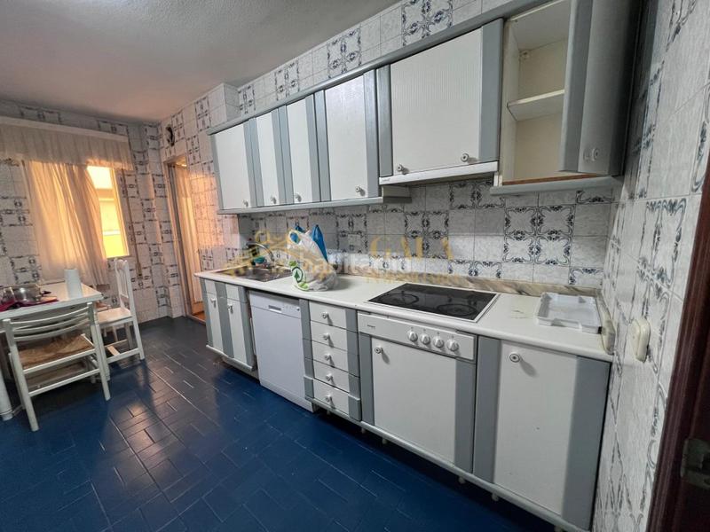 Foto a5a48d6c-180f-4b12-bf1b-c5d0462ac5a2. Piso venta piso 4 habitaciones zona Centro gala inmobiliaria en Cáceres