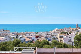 Attico  Verge de la llum. Ático con terraza y vistas al mar en poble sec, sitges