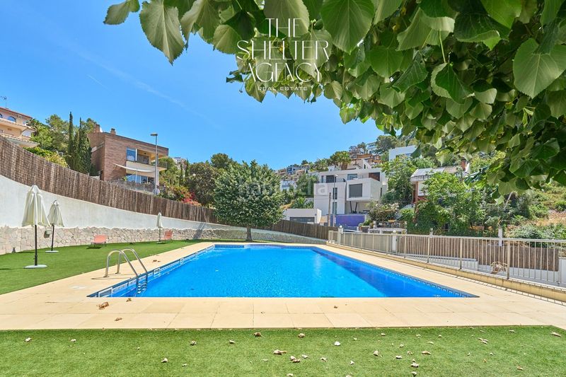 Foto c472364f-b518-44aa-825d-6b98d24b347f. Casa adossada amb calefacció aparcament piscina a Sitges