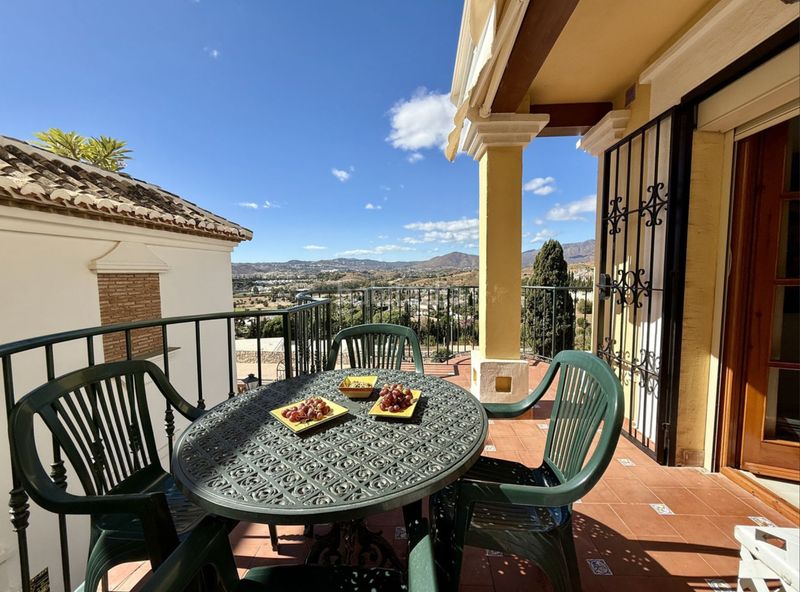 Foto 442c8c7a-b270-4640-be97-a593b78e6269. Casa aparellada amb xemeneia piscina a Mijas golf Mijas