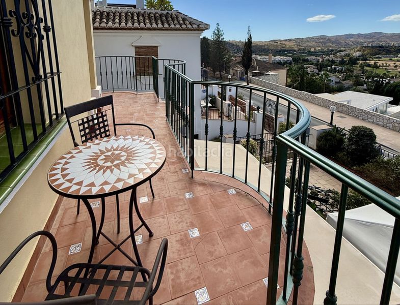 Foto 5f99238c-9a8f-48d3-bf94-5f2e83089ca3. Casa aparellada amb xemeneia piscina a Mijas golf Mijas