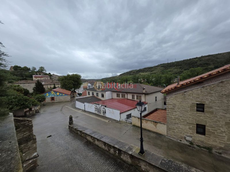 Foto ab2bac0e-e75c-490c-a268-603889ee4080. Edificio in Quintanilla San García