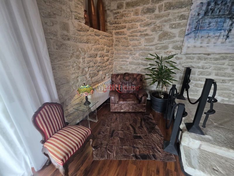 Foto c89545f9-f43b-43b2-863a-54ec08125444. Edificio in Quintanilla San García