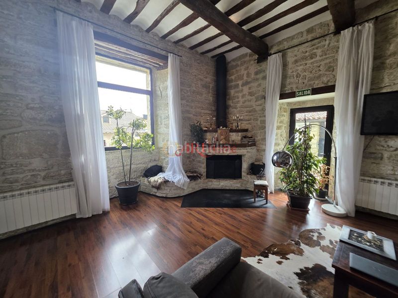 Foto f6defc83-c375-4a2d-acd9-84d2d13dea51. Edificio in Quintanilla San García