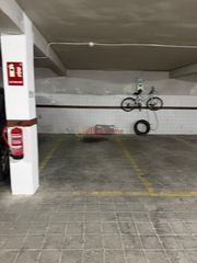 Autoparkplatz  Julian romea. Plaza de garaje para coche mediano