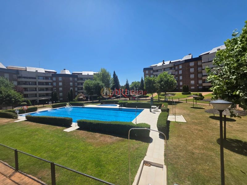 Foto 105e4e42-c2dd-43d3-8d71-c00c5169d71a. Pis amb calefacció aparcament piscina a Golf-El Carralero Majadahonda